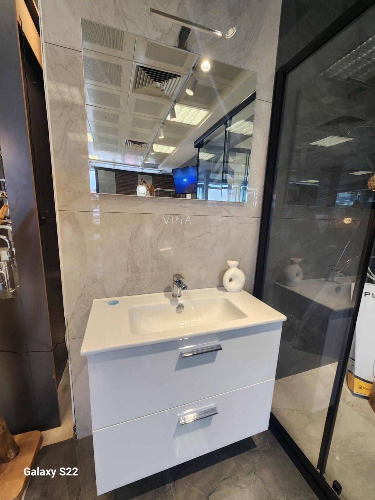 VitrA lavabo ve banyo dolabı